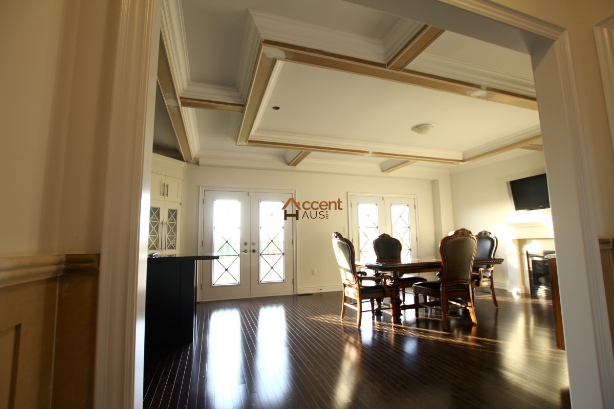 Box waffle ceiling for a dining room
